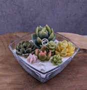 Dekoracyjna świeca sukulentowa