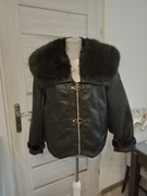 Piękna kurtka ocieplana z miękkiej skóry z futerkiem na kołnierzu, L.