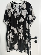 Czarna sukienka w białe kwiatki marka H&M