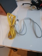 Zestaw starych kabli komputerowych