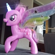My Little Pony Toy Rainbow Wings Twilight Sparkle - Fioletowa figurka