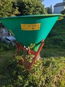 Rozsiewacz do nawozu – zbiornik z tworzywa sztucznego