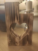 Świecznik drewniany opalany serce.