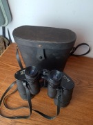 Stara lornetka Zenitu w etui