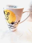 Dekorowany zielem dziurawca ,biały, porcelanowy kubek