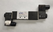 Elektrozawór Airtac 4V230C-08 | 5/3 CC | 1/4" | 12V DC | Nowy