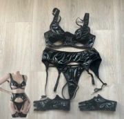 Nowy lateksowy komplet S seksowny