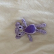Handmade - fioletowy miś na szydełku 