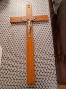 Duzy krzyz na sciane 