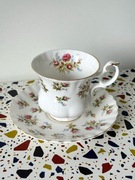 Filiżanka i spodek z angielskiej porcelany Royal Albert Winsome