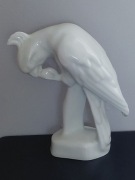 Figurka papugi kakadu z porcelany