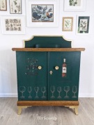 Komoda bufet z motywami wina 