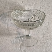 cukiernica  tłoczona  kolor zieleni 