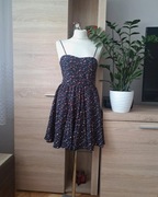 Obłędna gorsetowa sukienka na cienkich ramiączkach  w małe vintage róże