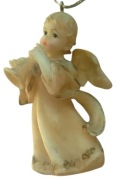 Figurki Aniołków Figurka Aniołek z trąbką do zawieszenia na choinkę 6cm
