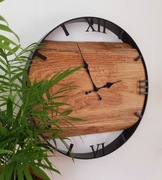 Zegar ścienny w metalowej obręczy. 40 cm. , Dębowy.