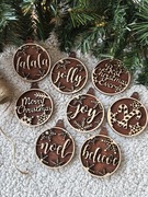 Drewniane ozdoby choinkowe– unikalne i stylowe dekoracje na Boże Narodzenie