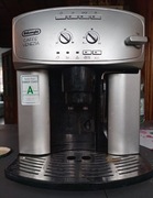 Automatyczny ekspres ciśnieniowy De'Longhi ESAM2200.S 1450 W srebrny/szary