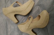 Buty na obcasie beżowe rozmiar 37