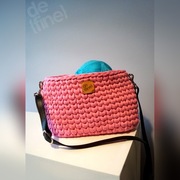 'Millenial pink'. Różowa torebka na szydełku