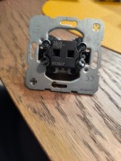 Mechanizm wyłącznika krzyżowego Berker ONE.platform