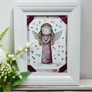 Kolorowy Anioł rysunek piórkiem w białej ramce na prezent