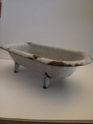 Stara emaliowana wanna dla lalek