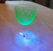 Kieliszek do wina ze Szkła Uranowego !!!