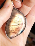 wisiorek labradoryt żółty pomarańczowy brązowy 55x28