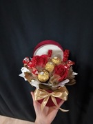 Bukiet jadalny Box na święta ze słodyczy i róży mydlanych Prezent