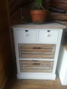 Drewniane meble do przedpokoju