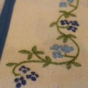 Etui na karty ręcznie haftowany