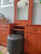 Toaletka wraz z pufą