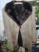 Eleganckie Używane Futro w Kolorze Jasnego Brązu