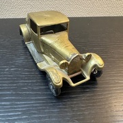 Stary model starego samochodu Bugatti Tipo 44 z 1928 roku 