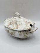 Porcelanowa sosjerka z pokrywką