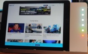 iPad stołowa stacja dokująca wraz z ładowaniem iPada.