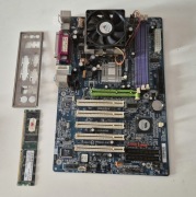 Płyta główna Gigabyte 7VT600P-RZ Socket 462 + Amd Sempron 2200+ i 512mb ram