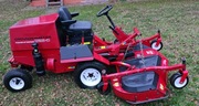 Dwie profesjonalne kosiarki samojezdne Toro Groundsmaster 325D
