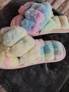 Nowe kapcie tęczowe damskie.39