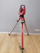 Teodolit  plus wyposażenie 