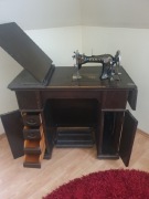 Stara zabytkowa maszyna do szycia Adler z obudową 