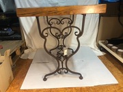 Stolik prostokątny drewno rozbiórkowe elementy kute kwiaty