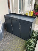 Nowoczesna Zabudowa Śmietnika Aluminiowa – Model PREMIUM 240L