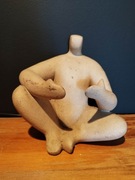 Abstrakcyjna rzeźba, figurka przedstawiająca postać ludzką 