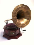 Gramofon retro „His Master’s Voice” - dekoracja / rekwizyt