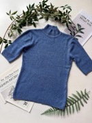 Błyszczący półgolf w kolorze chłodnego błękitu z wełną 25% wool