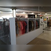 stoisko handlowe wyspa w Galerii Jeziorak w Iławie