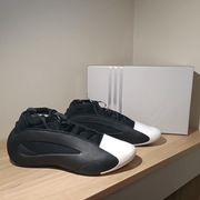 Adidas Harden Volume 8 r. 46 (29,5 cm) IG6648 CBlack/FtwWht/CobBlu