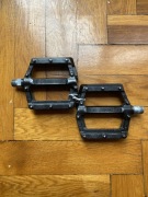 Pedały platformowe z pinami solidne